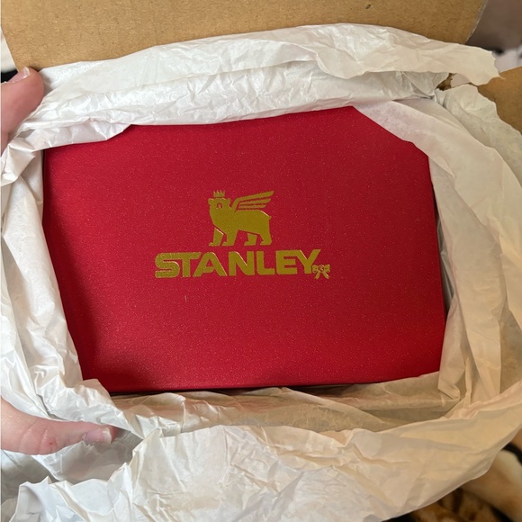 40 OZ STANLEY TUMBLER - SCARLET TINSEL LIMITED EDITION RELEASE - Picture 2 of 5